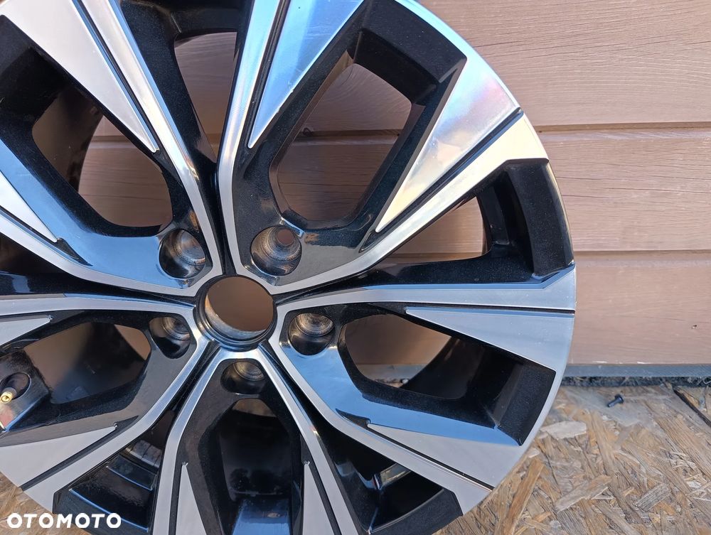 RENAULT CAPTUR II ARKANA 7x17 ET35 5x114,3 403001041R - 5