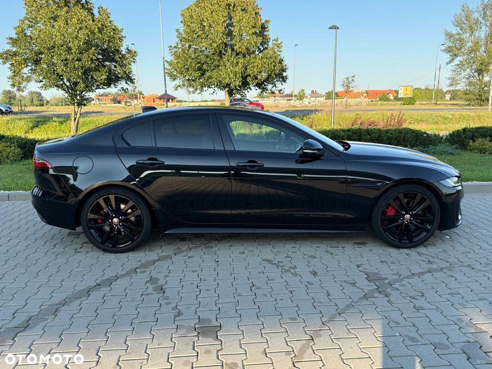 Jaguar XE 2.0 P250 R-Dynamic Black - 6
