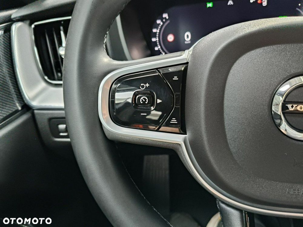 Volvo XC 60 T6 AWD Plug-In Hybrid R-Design - 26