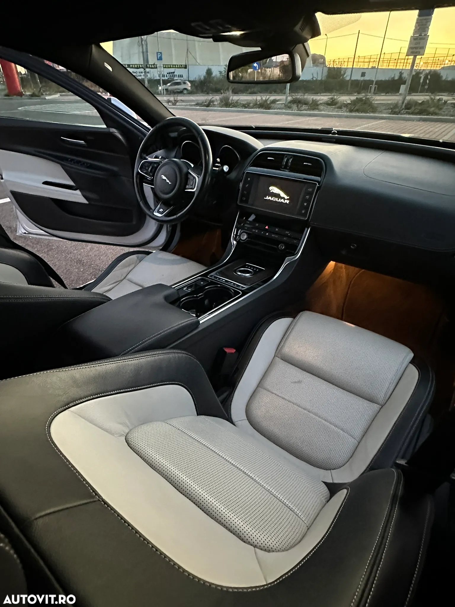 Jaguar XE 2.0 R-Sport - 21