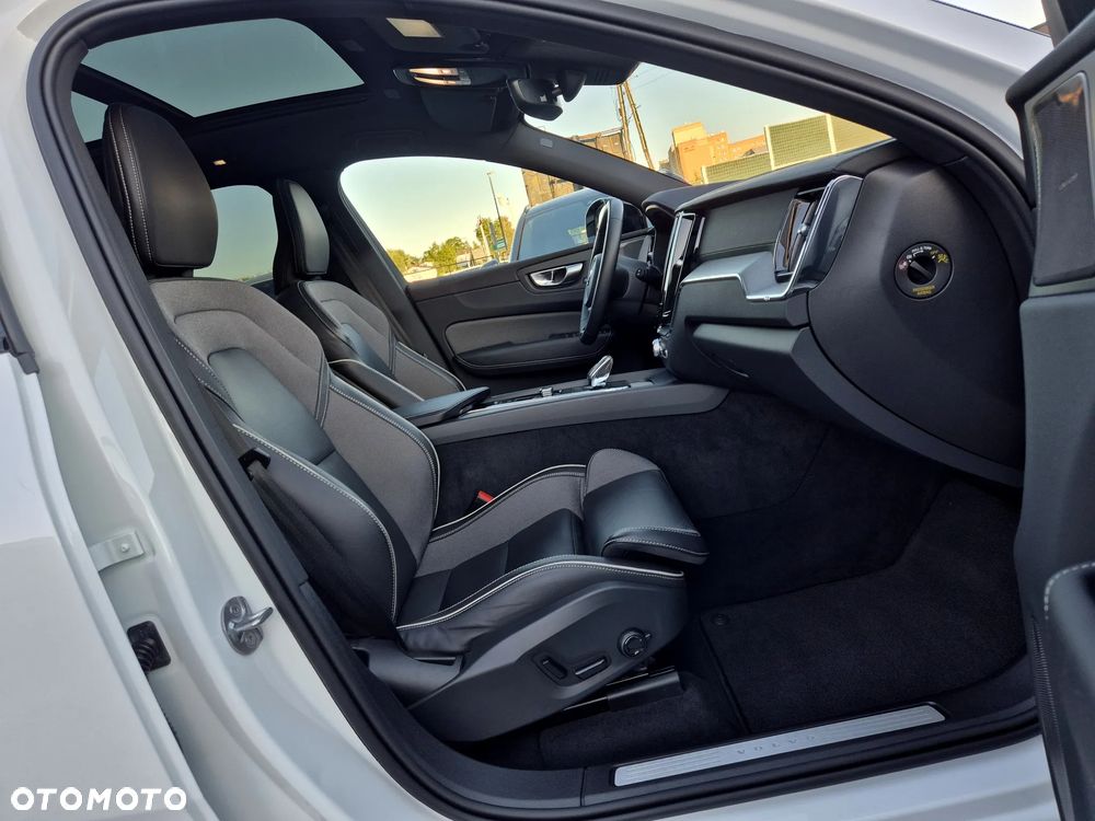 Volvo XC 60 B5 B AWD Ultimate Dark - 9