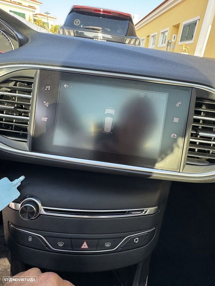 Peugeot 308 1.2 PureTech Allure J18 - 23