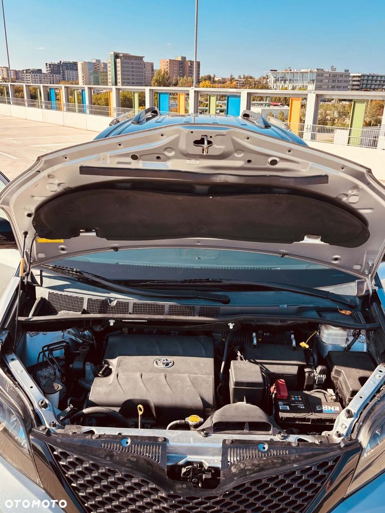 Toyota Sienna 2015 photo 2