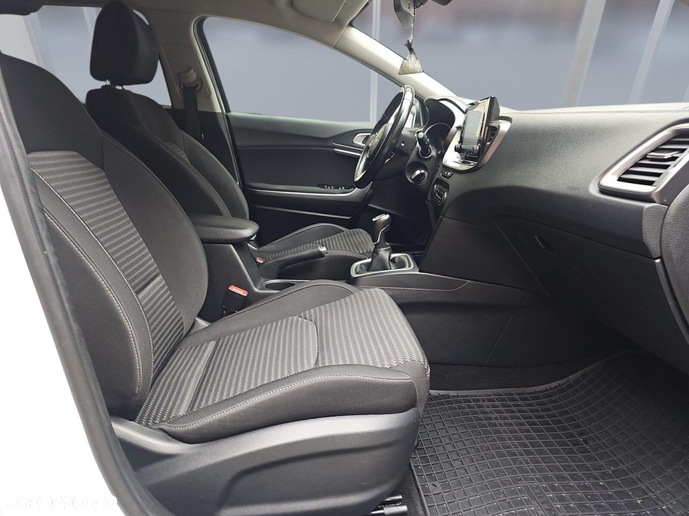 Kia Ceed 1.5 T-GDI M - 11