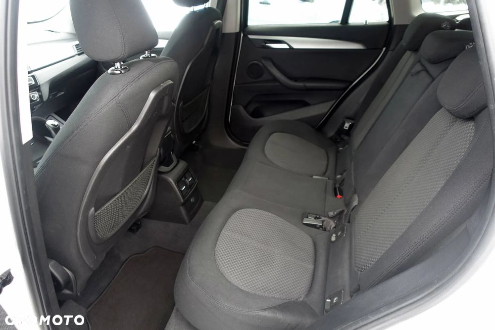 BMW X1 xDrive18d - 14