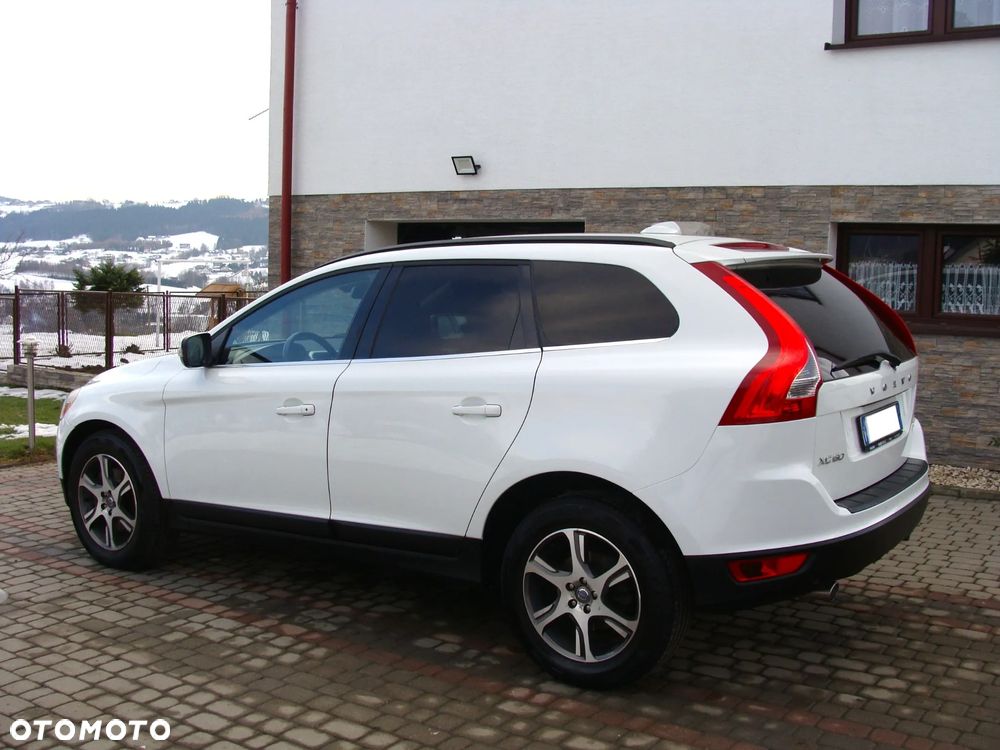Volvo XC 60 D5 AWD Momentum - 4