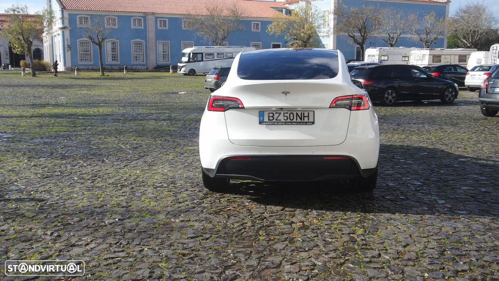 Tesla Model Y Long Range Dual Motor AWD - 4