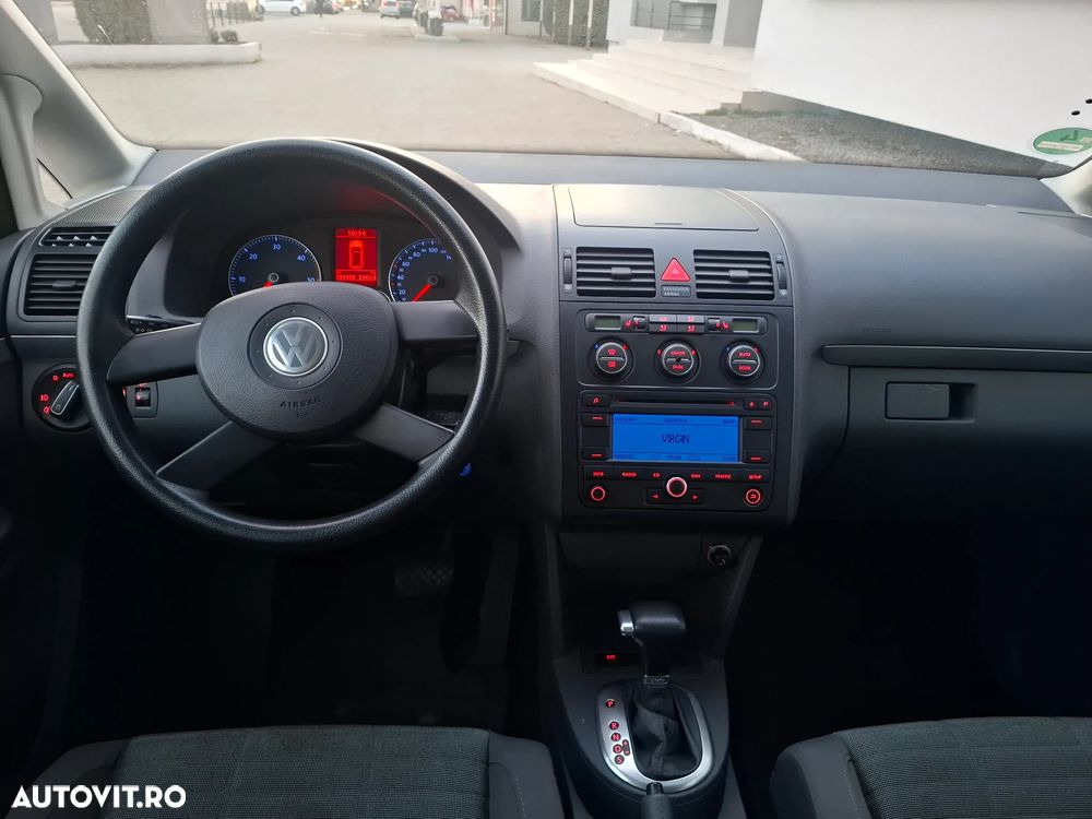 Volkswagen Touran 2.0 TDI DSG Highline - 8