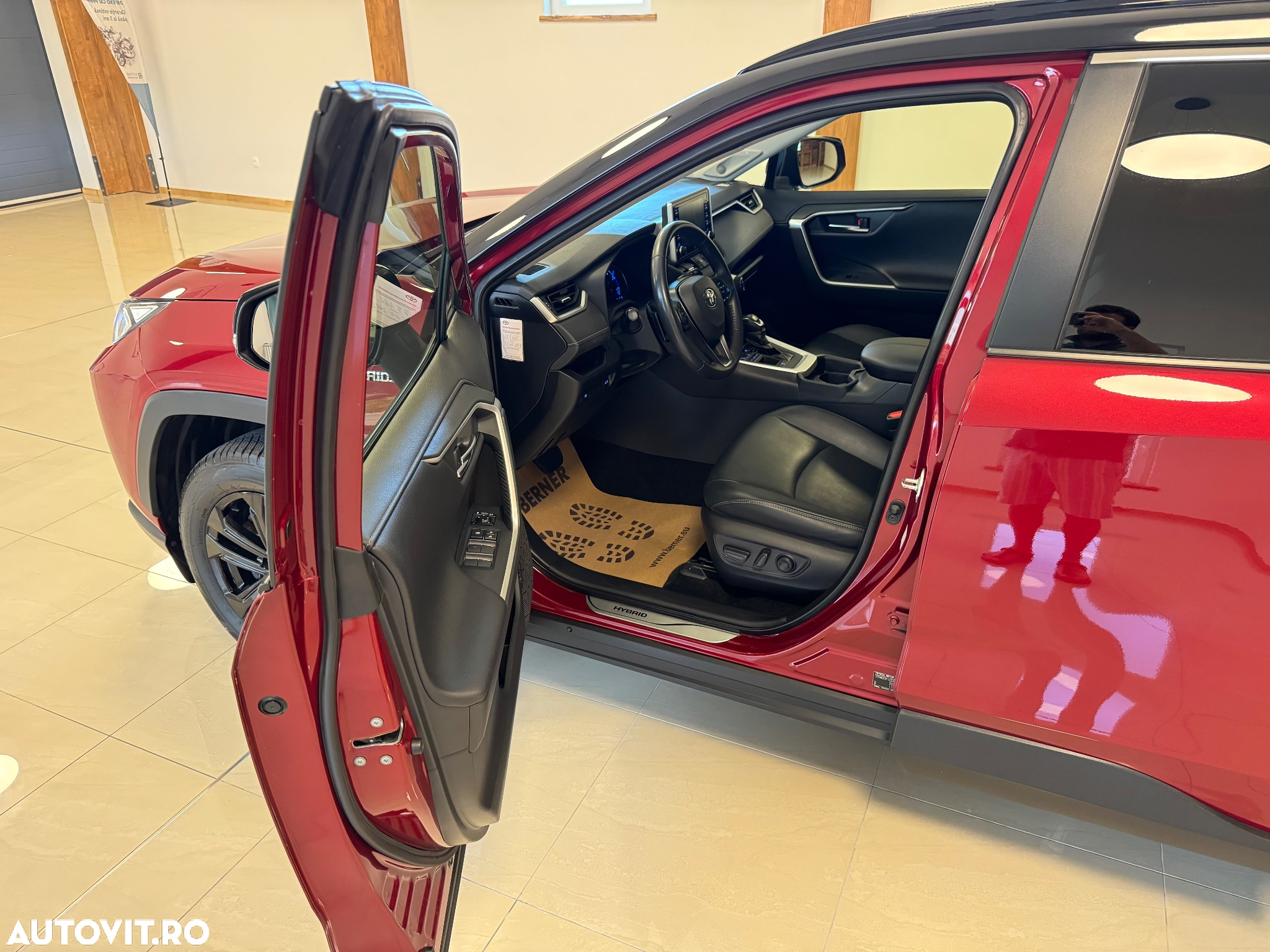 Toyota RAV4 2.5 4x2 Hybrid Team Deutschland - 8