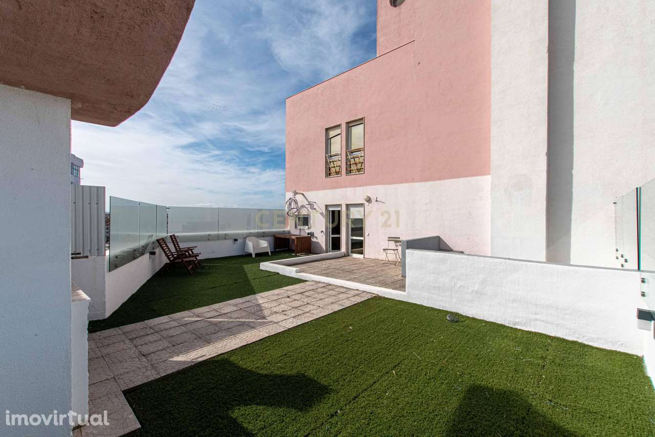 Penthouse T3 transformado em T2 no Barreiro - Grande imagem: 4/43