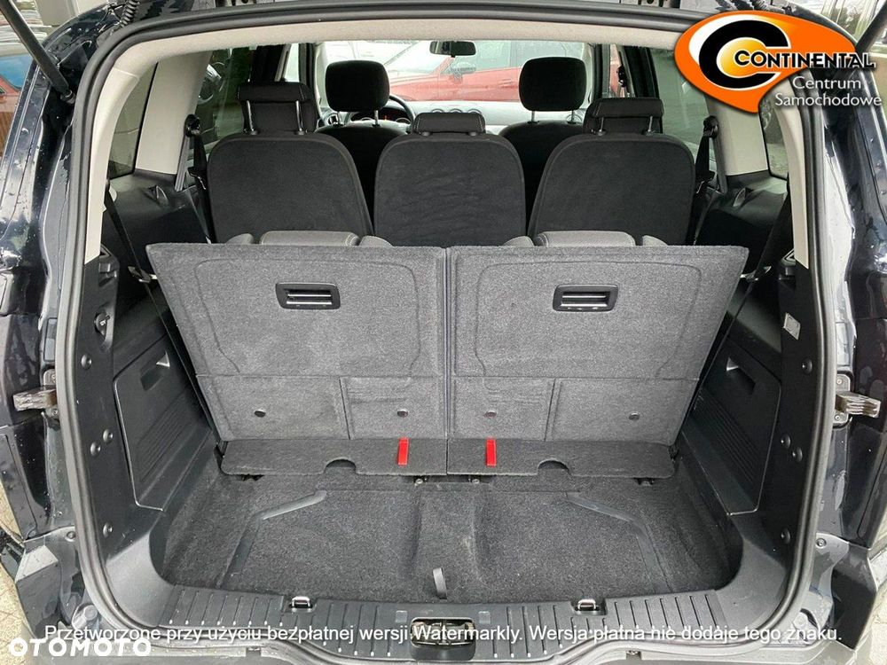 Ford S-Max - 11