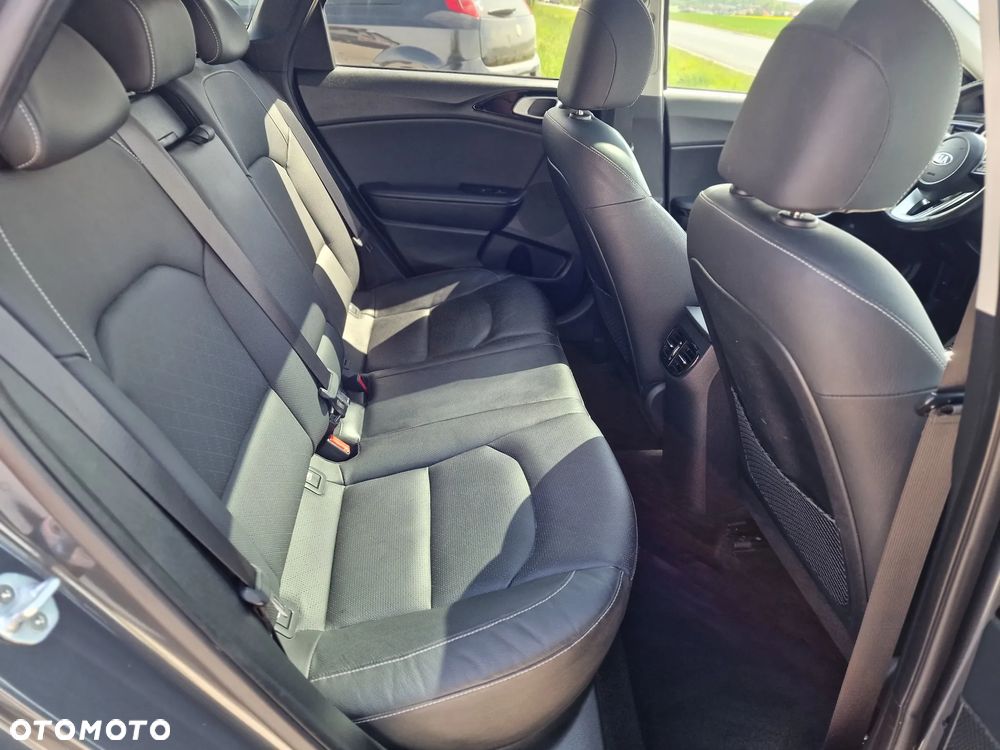 Kia Ceed 1.6 CRDi Eco-Dynamics+ (48V Mild-Hybrid) DCT7 Platinum Edition - 36