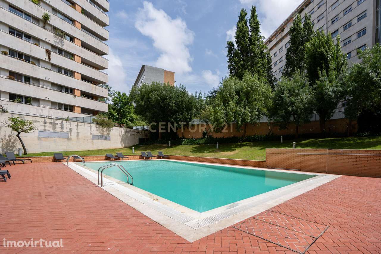 T3 com Estacionamento e Piscina em Lisboa em condóminio fechado na Alt - Grande imagem: 2/34