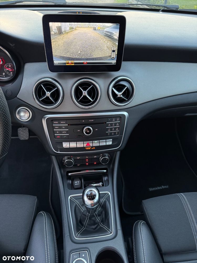 Mercedes-Benz CLA 200 AMG Line - 20