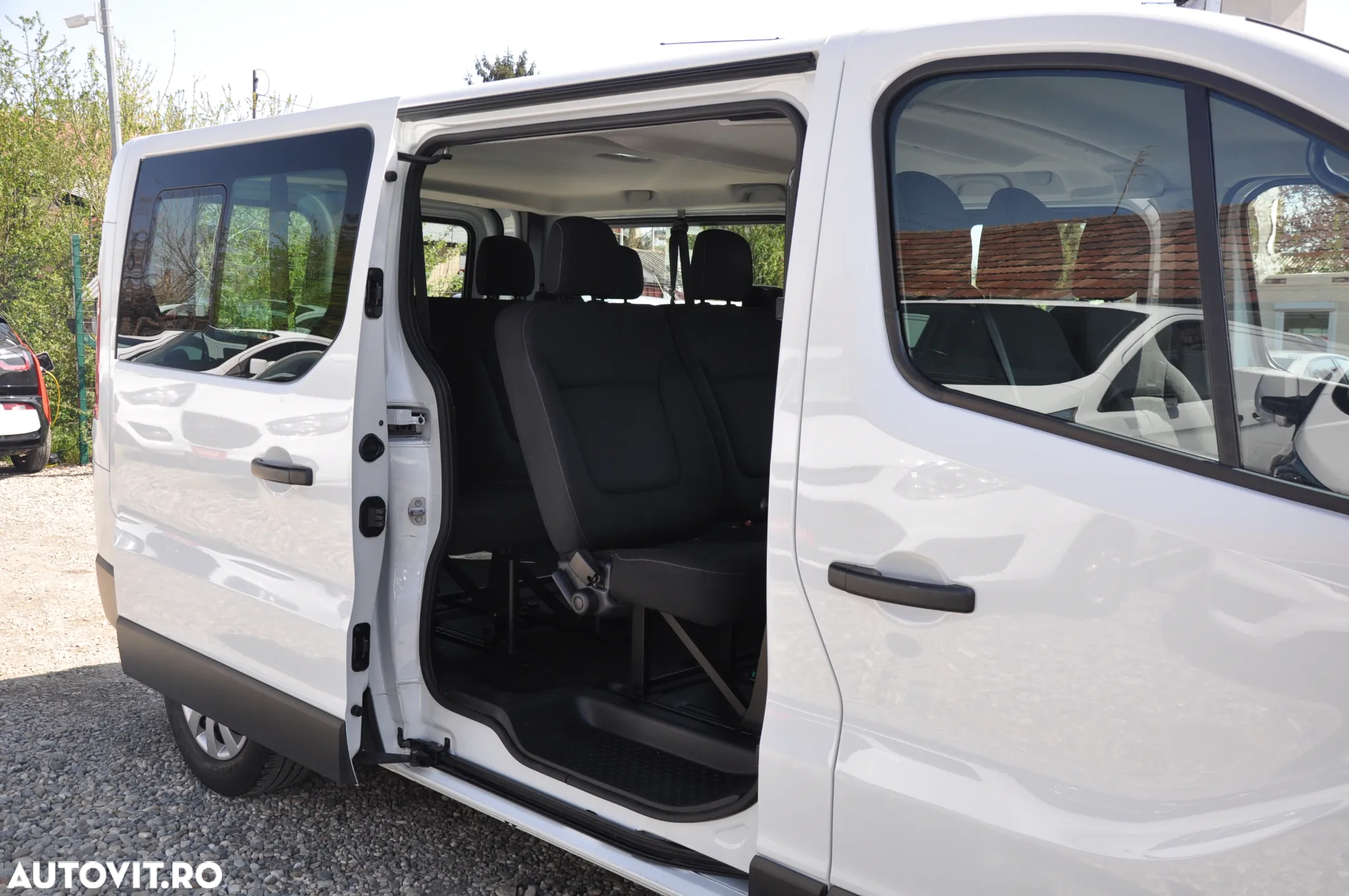 Renault Trafic L2H1 9 Locuri - 9