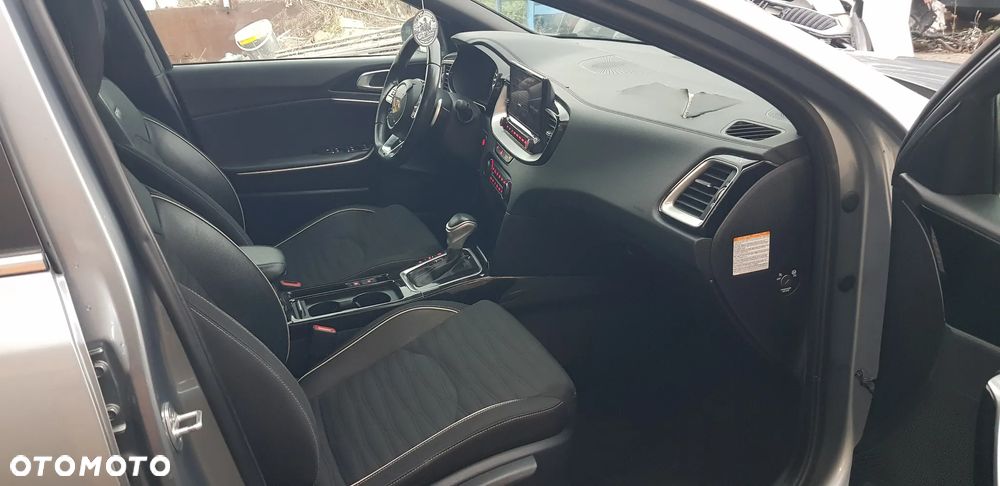 Kia Ceed 1.6 CRDi Eco-Dynamics+ (48V Mild-Hybrid) DCT7 GT Line - 27