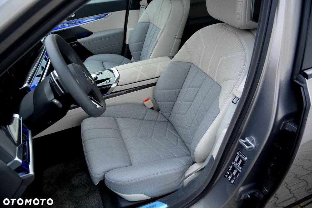 BMW Seria 7 740d xDrive mHEV sport - 24