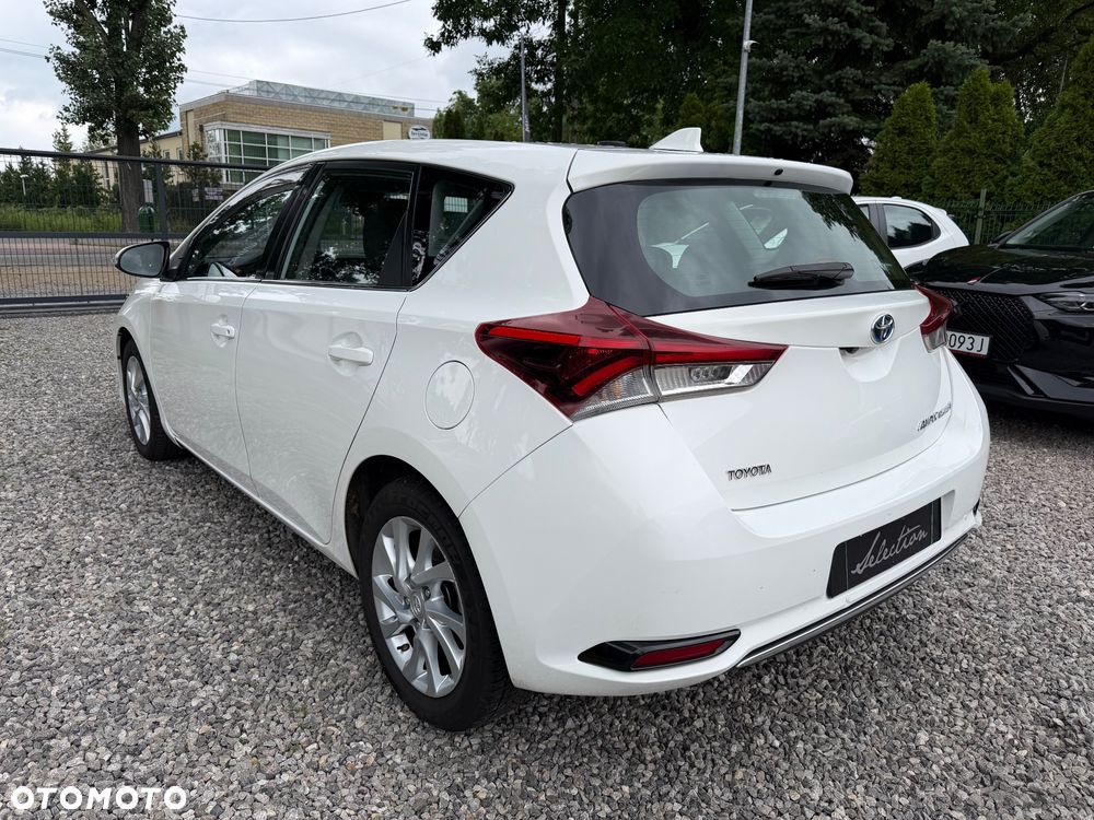 Toyota Auris Hybrid 135 Premium - 4
