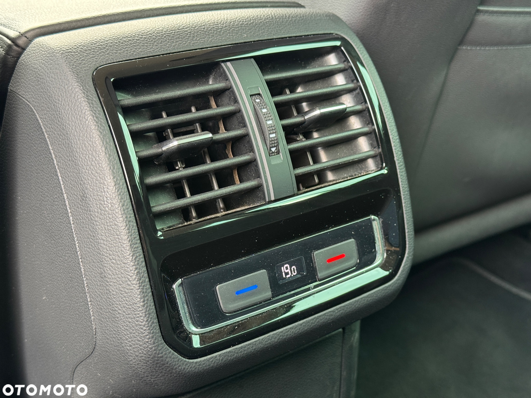 Volkswagen Passat - 11
