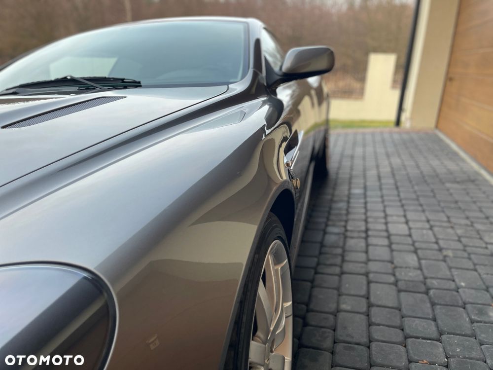 Aston Martin DB9 Standard - 8