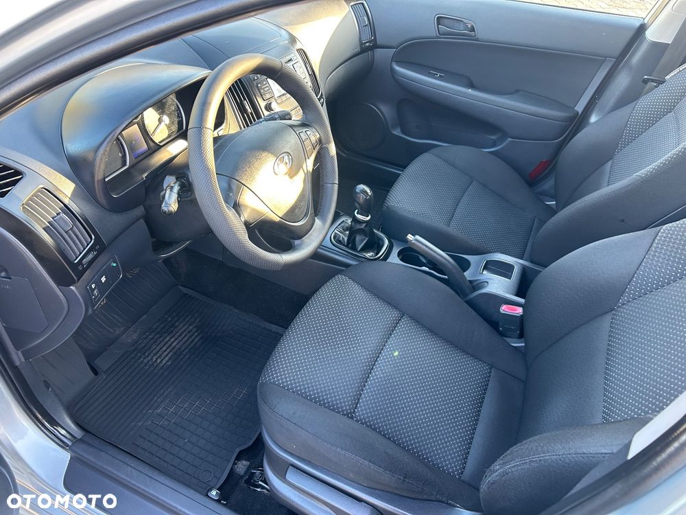 Hyundai i30 i30cw 1.6 CRDi FIFA WM Edition - 19