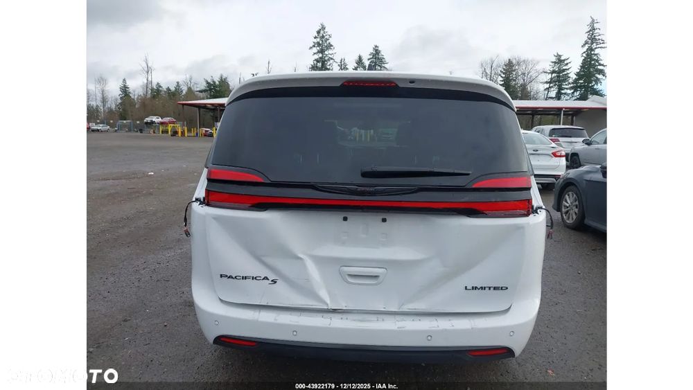 Chrysler Pacifica - 8