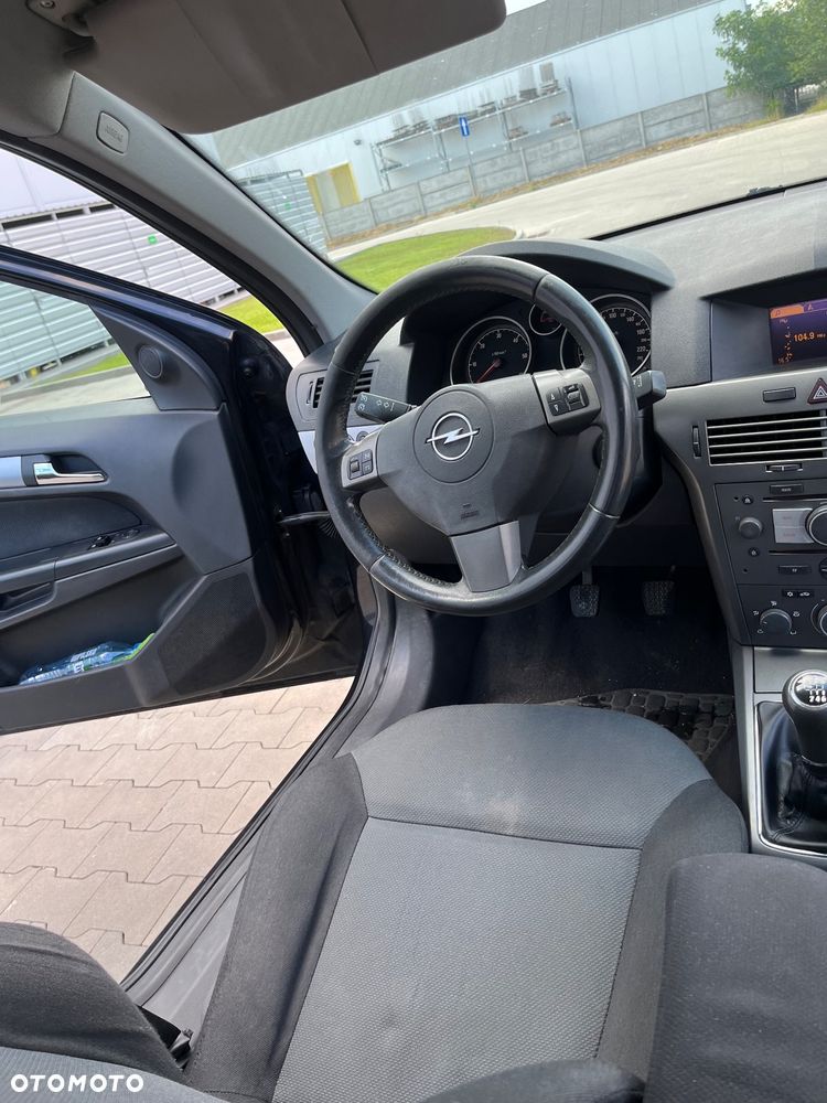 Opel Astra III 1.9 CDTI Cosmo - 29