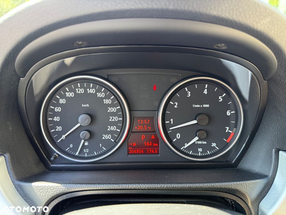 BMW Seria 3 325i Touring - 18