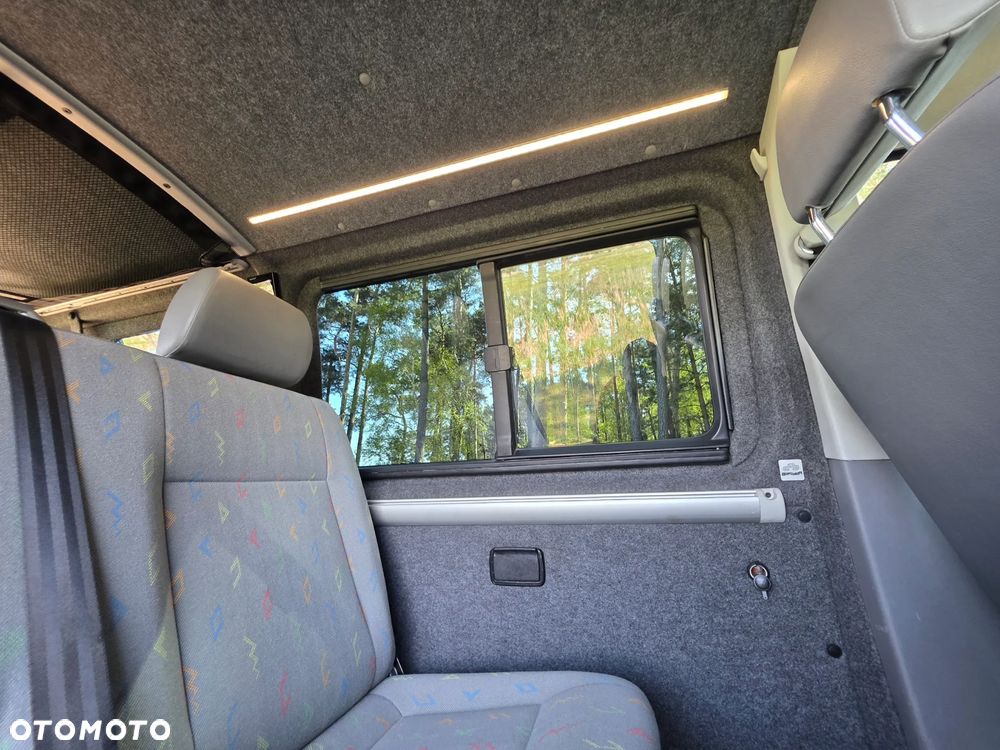 Volkswagen Multivan - 13