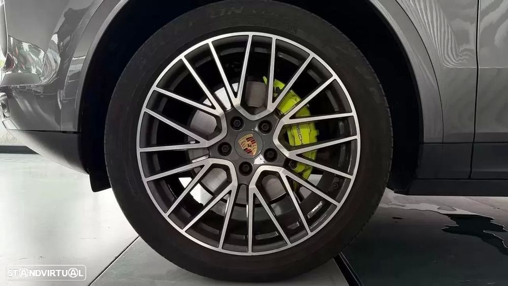 Porsche Cayenne Coupé E-Hybrid - 12