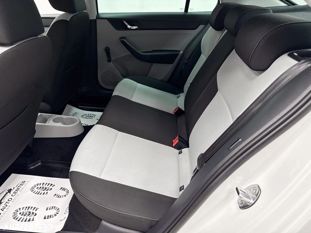 Skoda RAPID 1.2 TSI Ambition - 17