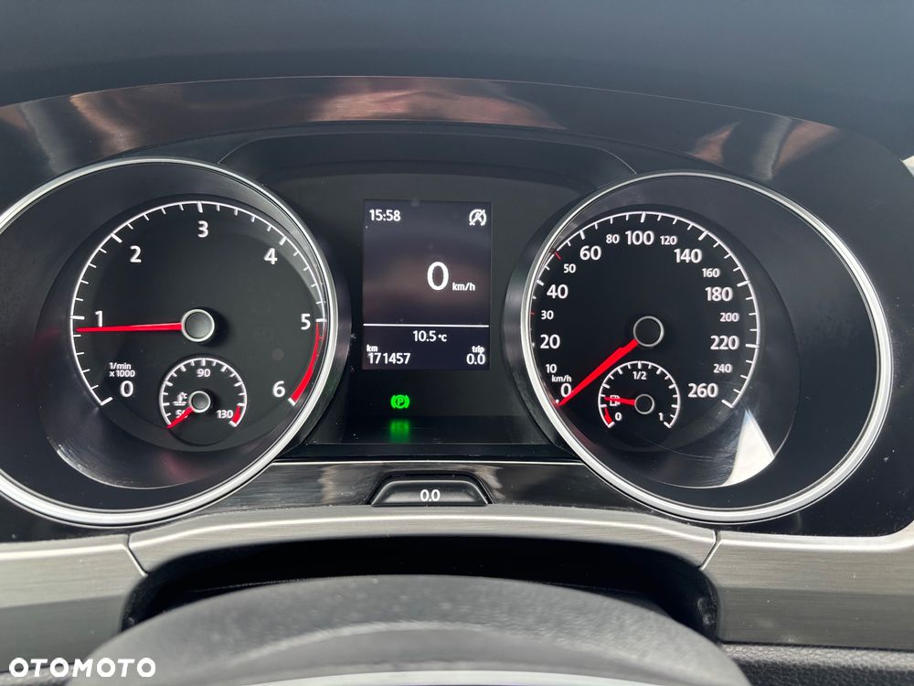 Volkswagen Touran - 11