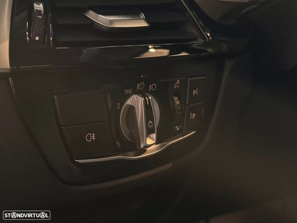 BMW 530 e Aut. Luxury Line — fotografia 16