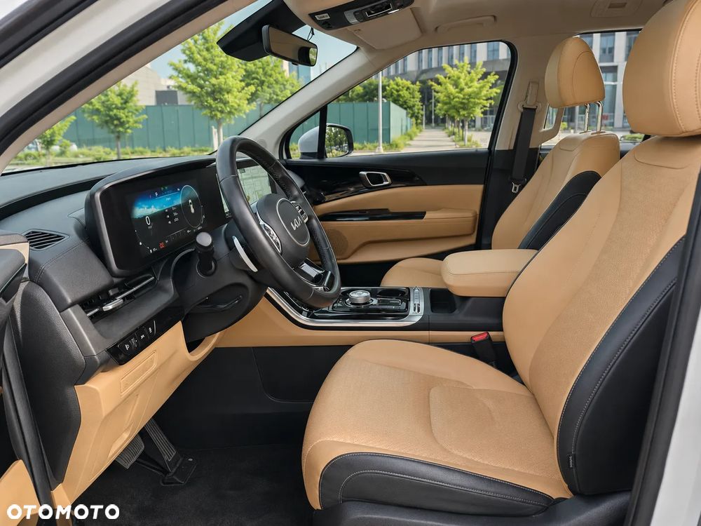 Kia Carnival - 9