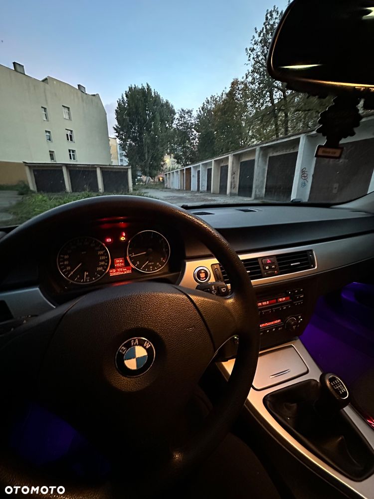 BMW Seria 3 318i - 16