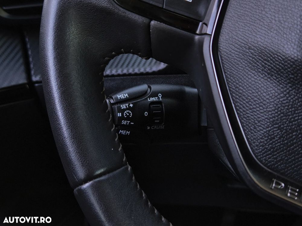 Peugeot 2008 PureTech 130 Allure Pack - 20