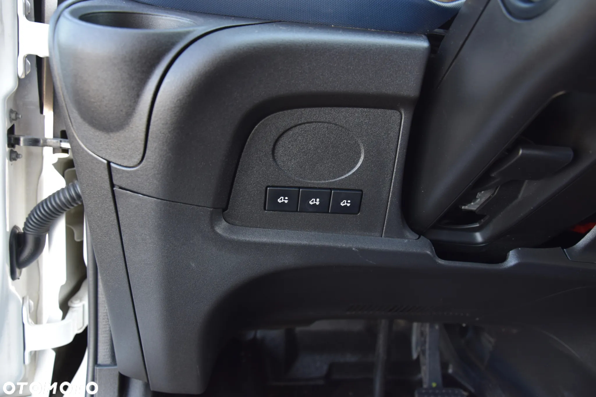 Iveco DAILY 70C18 / 3.0 - 180 KM / AUTOMAT HI-MATIC / 3 OSOBY / CHŁODNIA - MROŹNIA 4,55 M / AGREGAD FRIGOBLOCK / WINDA SORENSEN / KLIMA / TEMPOMAT / KAMERA COFANIA / REGULOWANE ZAWIESZENIE / SERWISOWANY / SPROWADZONY Z NIEMIEC - 37