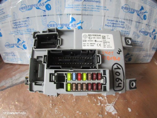 Caixa Fusiveis 00519383540 28385758  FIAT DOBLO 2013 1.3 D MULTIJET 90CV 4P BRANCO ORIGINAL - 1