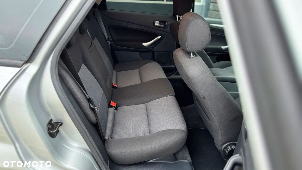 Ford Mondeo 2.0 Ambiente - 19