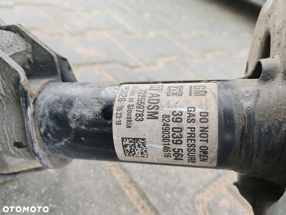 amortyzator zwrotnica prawa przód przednia 1.4 39039564 opel astra k 15-19 - 4