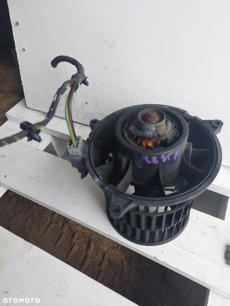 DMUCHAWA NAWIEWU WENTYLATOR FORD FIESTA MK6 - 1