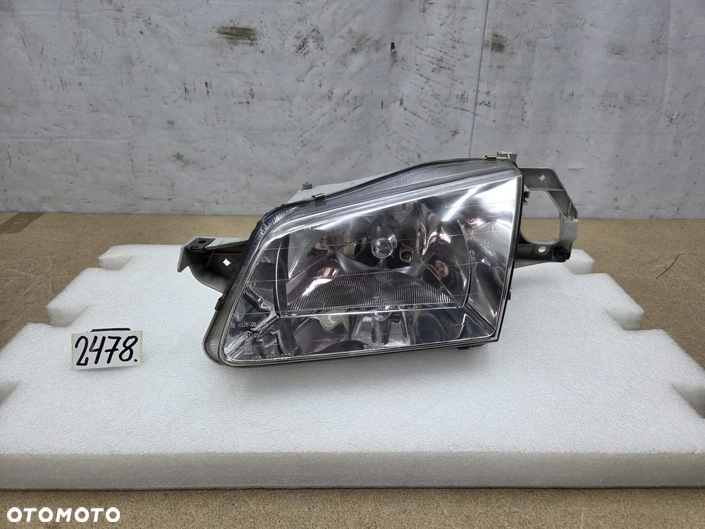 Mazda 323F 1305235392 lampa lewy lewa przednia przód - 1