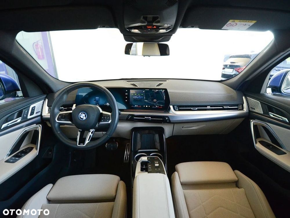 BMW iX2 xDrive30 66.5kWh M Sport - 4