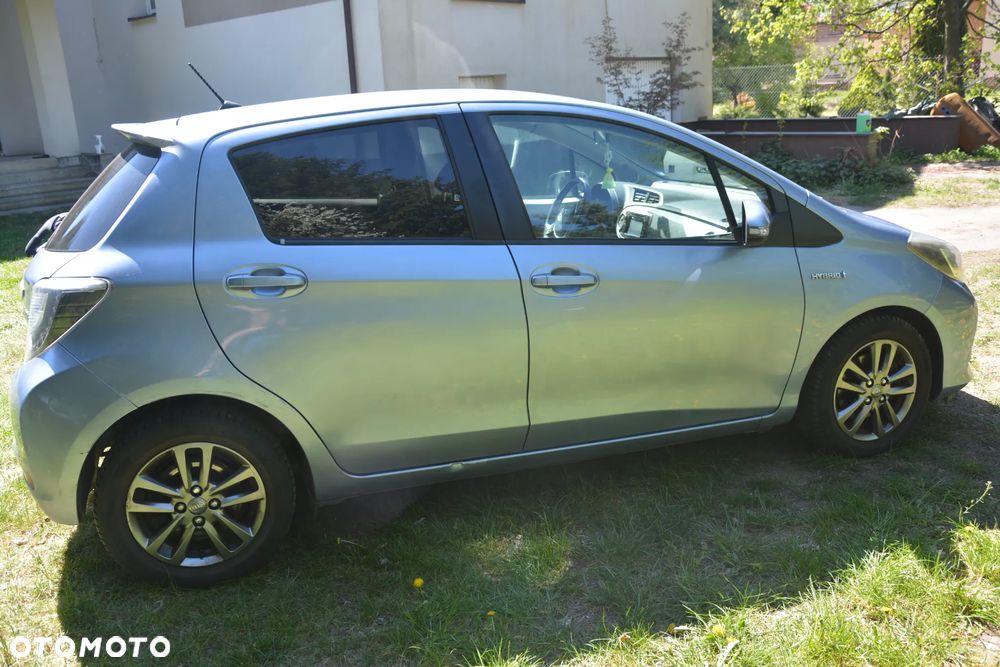 Toyota Yaris Hybrid 100 Dynamic - 4