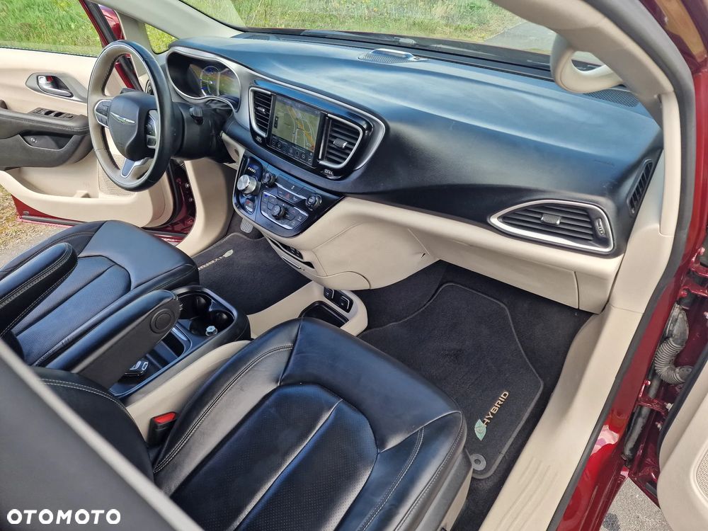 Chrysler Pacifica - 24