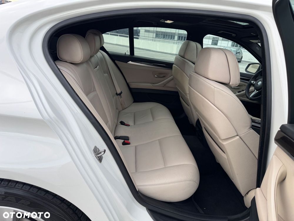 BMW Seria 5 528i - 15