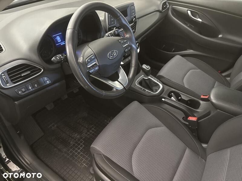 Hyundai i30 1.5 DPI Classic + - 11