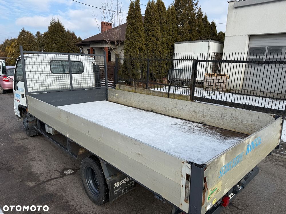 Isuzu NPR - 11