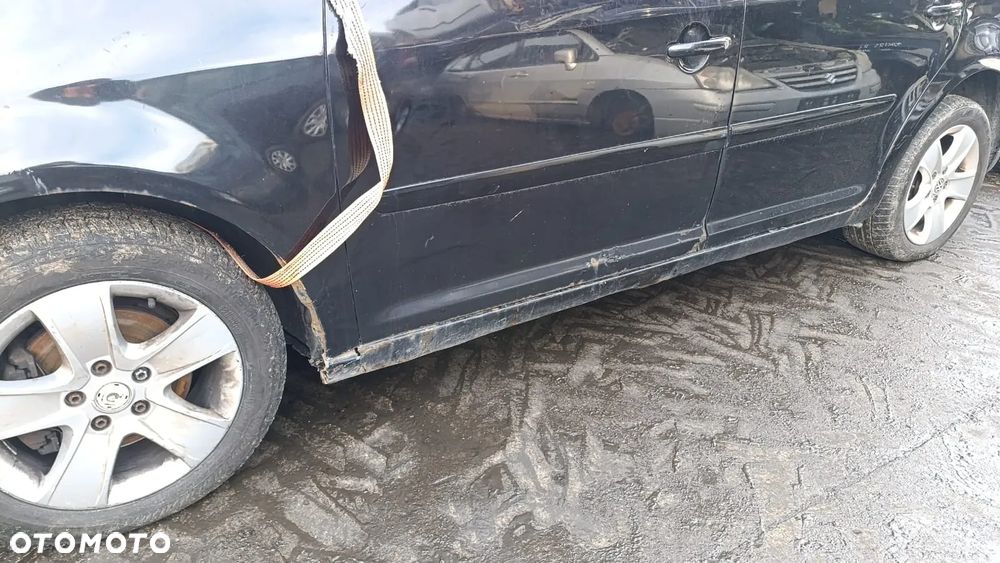 35566 volkswagen touran 2.0 BKD 140 km na części skrzynia GNE lakier LC9Z - 9