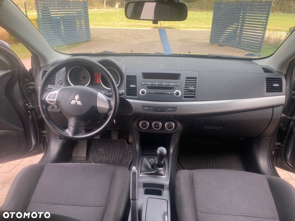 Mitsubishi Lancer 1.5 Inform - 10